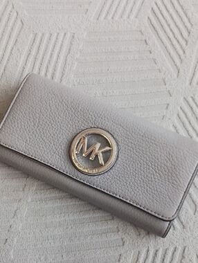 Michael Kors Light Gray Pebbled Leather Continental Wallet with MK Emblem